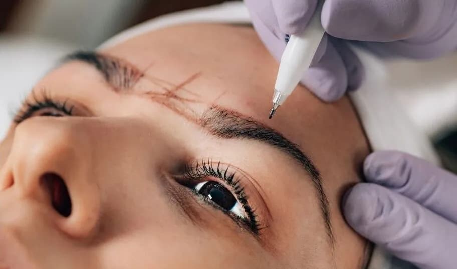 Czy można ćwiczyć po makijażu permanentnym? Poznaj ryzyko i zalecenia