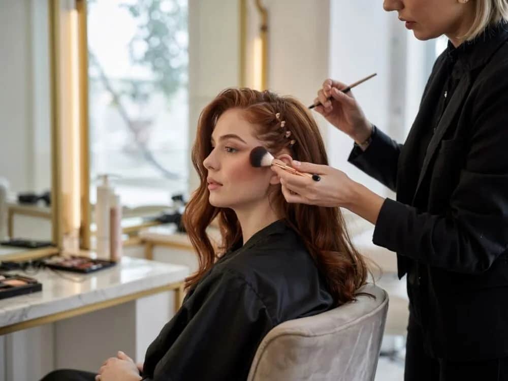 Najpierw makijaż czy fryzura - unikaj najczęstszych błędów w stylizacji