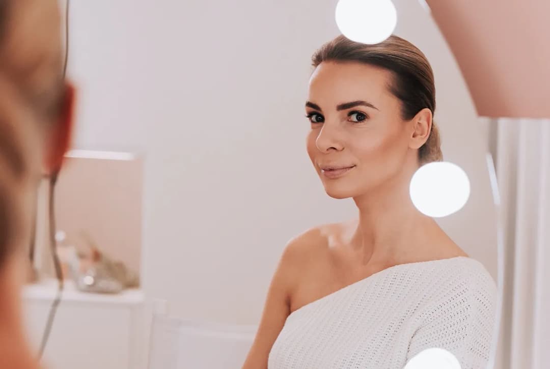 Jak zmywać makijaż skutecznie i dbać o skórę po demakijażu