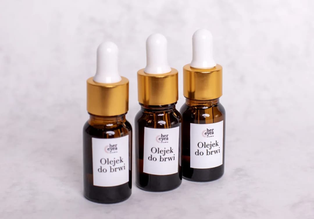 Jaki olejek po laminacji brwi? Odkryj najlepsze olejki na zdrowe brwi