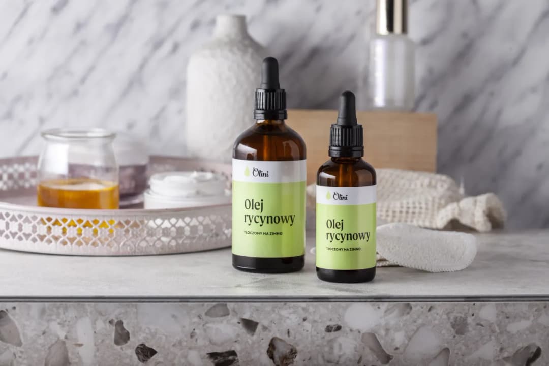 Czy olejek rycynowy jest dobry na włosy? Odkryj jego prawdziwe zalety