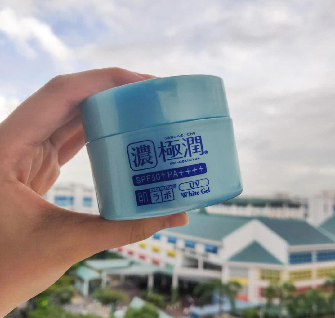 Bezpieczne filtry przeciwsłoneczne na fungal acne - jak wybrać najlepszy SPF