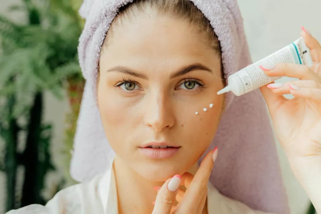 Serum pod oczy z retinolem - jak pozbyć się zmarszczek mimicznych